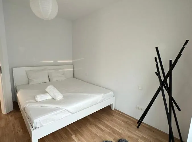 New With Spacious Balcony 18 Βιέννη
